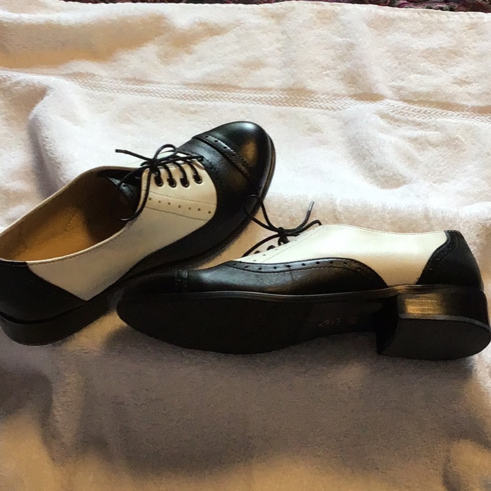 Shoes - Picture 4 of 5